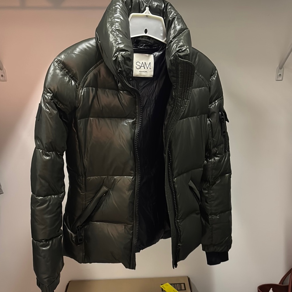 SAM. Dark Green Puffer Jacket
Worn once, like new!
